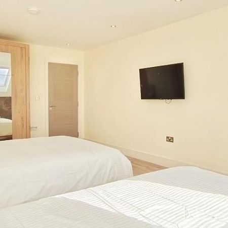 Top Floor Flat 5 Northwood Northwood  Екстер'єр фото