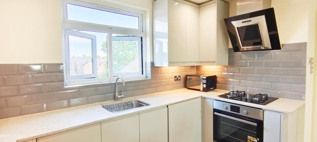 Top Floor Flat 5 Northwood Northwood  Екстер'єр фото