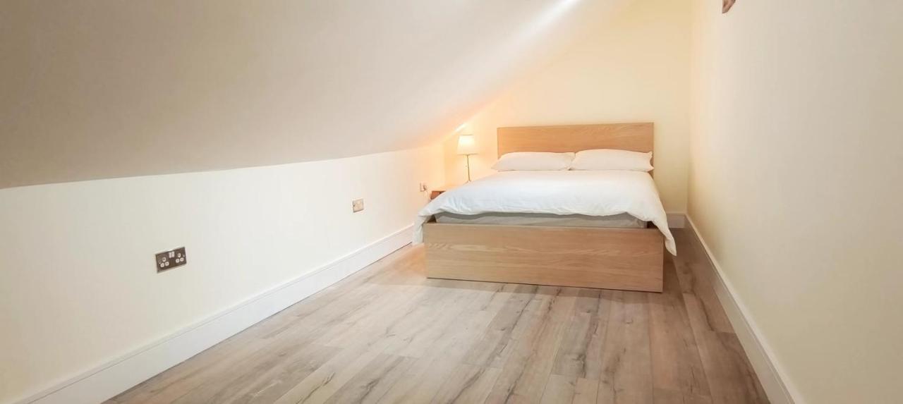 Top Floor Flat 5 Northwood Northwood  Екстер'єр фото