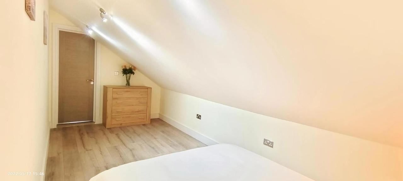Top Floor Flat 5 Northwood Northwood  Екстер'єр фото