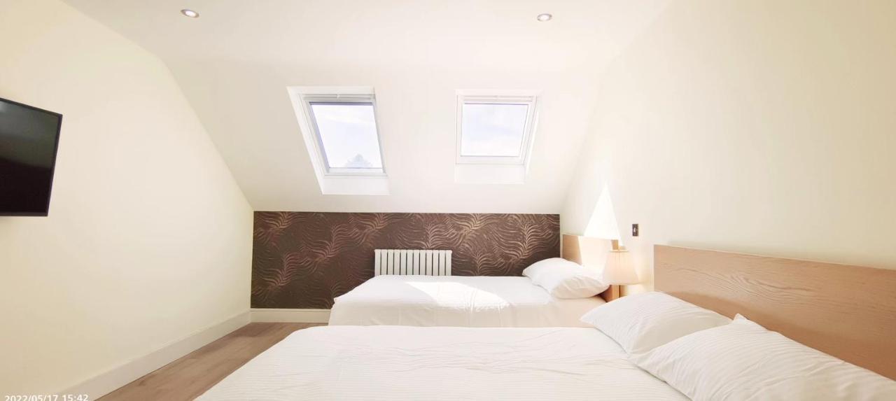 Top Floor Flat 5 Northwood Northwood  Екстер'єр фото