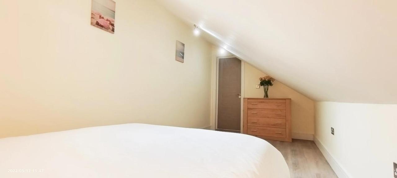 Top Floor Flat 5 Northwood Northwood  Екстер'єр фото
