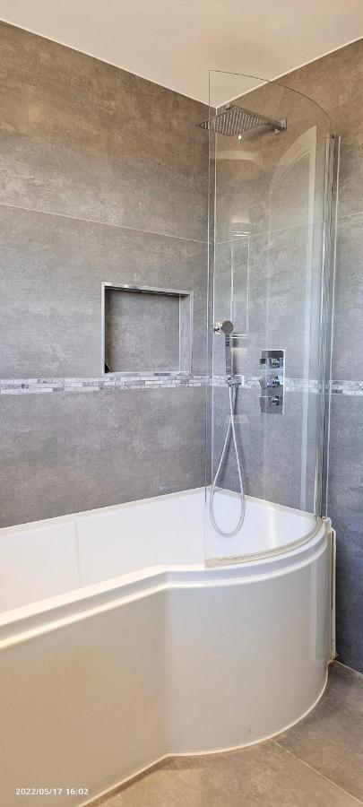 Top Floor Flat 5 Northwood Northwood  Екстер'єр фото
